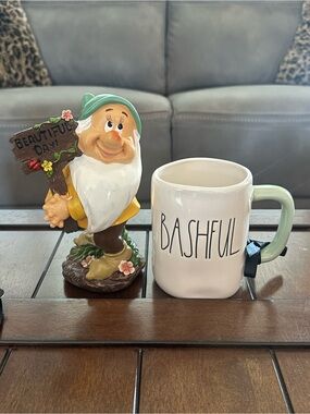 Rae Dunn Disney Snow White and the Seven Dwarfs 'BASHFUL' Mug & Figurine Set